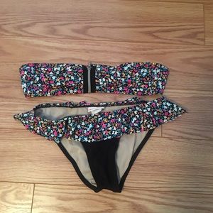 Cute bathing suit !